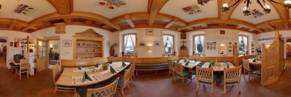 Фото Hotel Braeuwirt