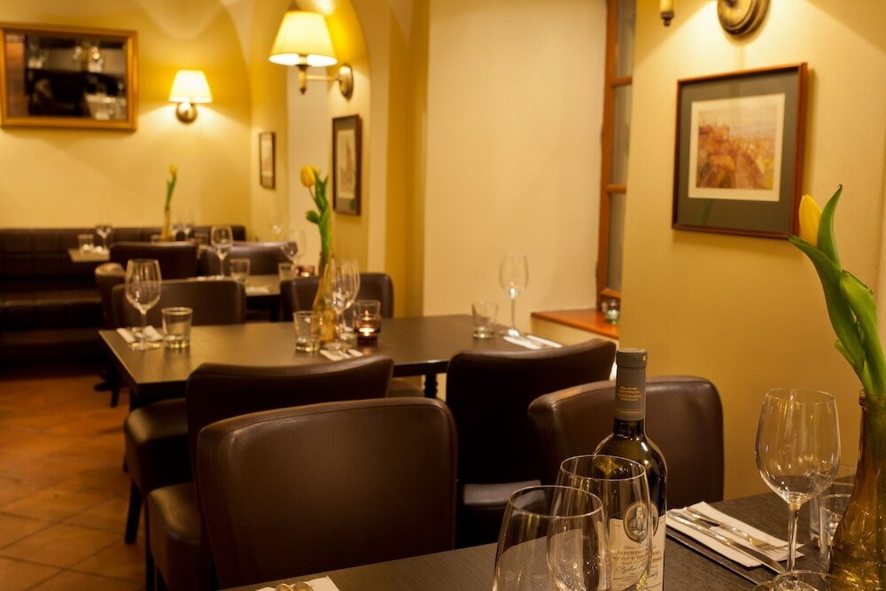 Фото Hotel At the Golden Scissors