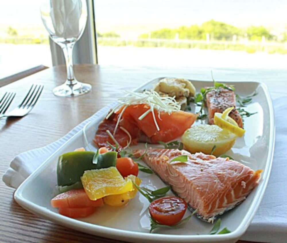 Фото Cullen Bay Hotel