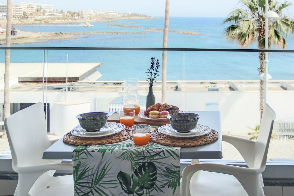 Фото Phaedrus Living: Seaside Luxury Flat Lighthouse 53