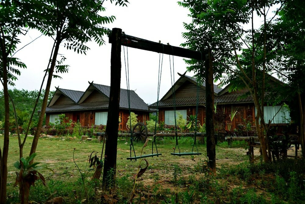 Фото Mr. Charles River View Lodge