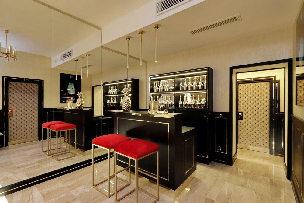 Фото Trevi Diamond Luxury Suite & Jacuzzi