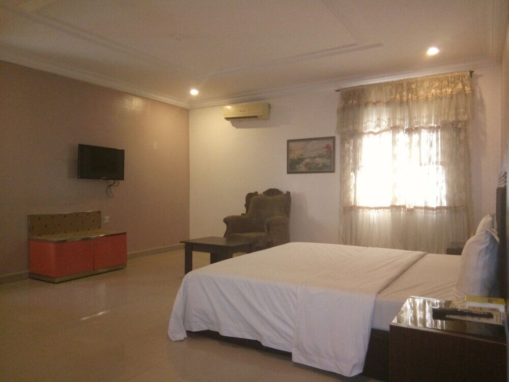 Фото Sycamore Royal Suites and Apartments