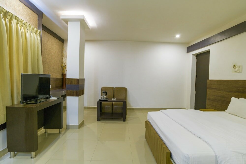 Фото Crescent Inn Navallur