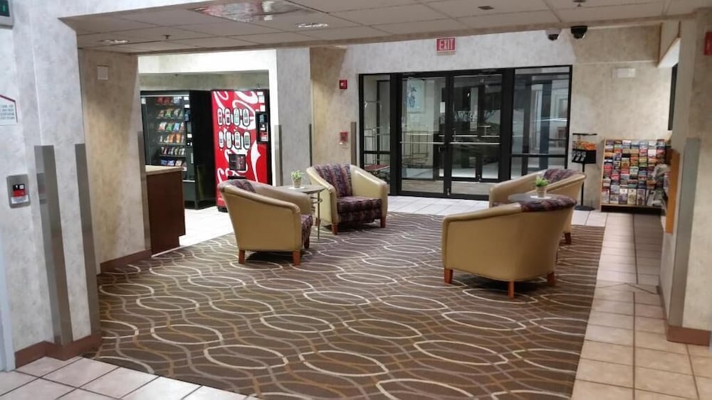 Фото Plano Inn & Suites