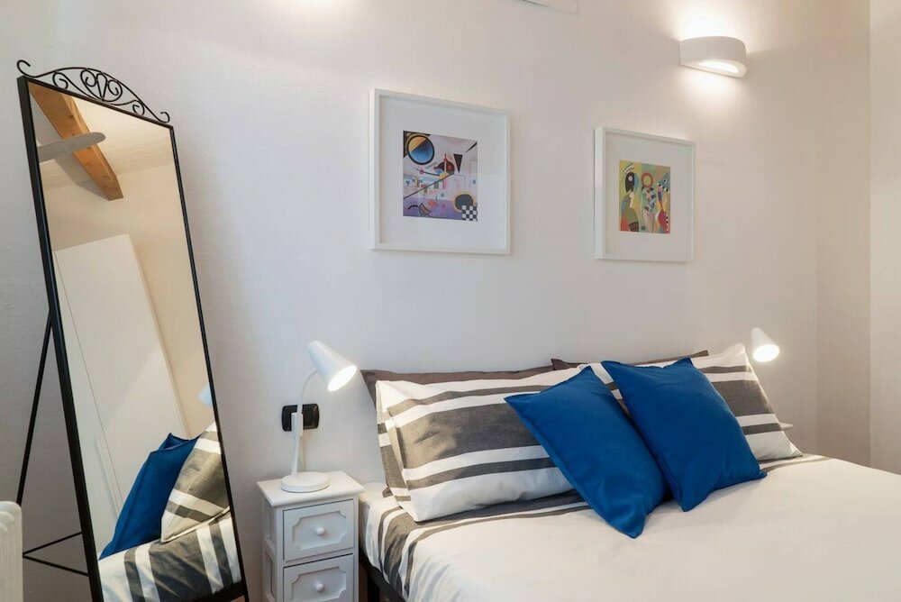 Фото Large apartment in Milan center