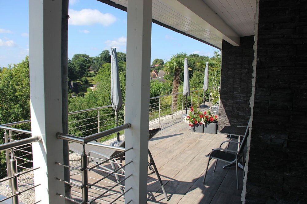 Фото Hotel Zum Halbmond