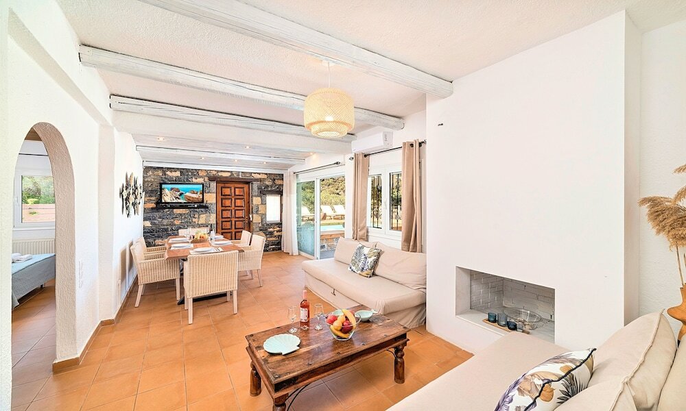 Фото Вилла Cretan Lodge Heated Pool