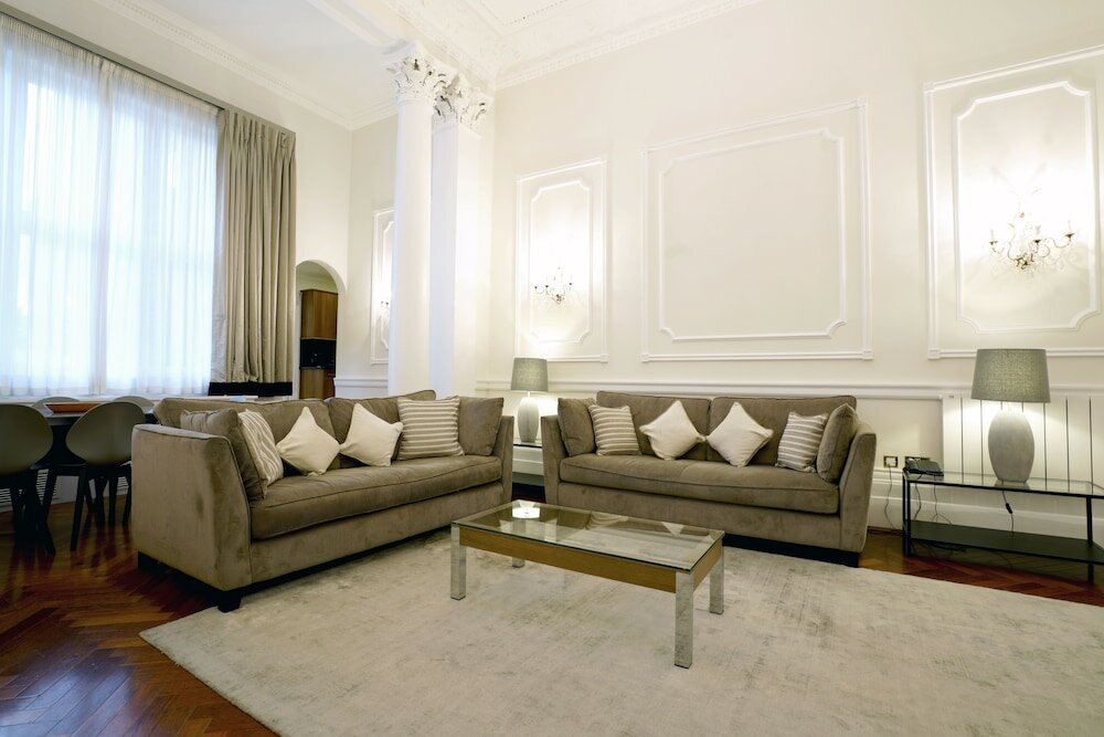 Фото Queensgate Court