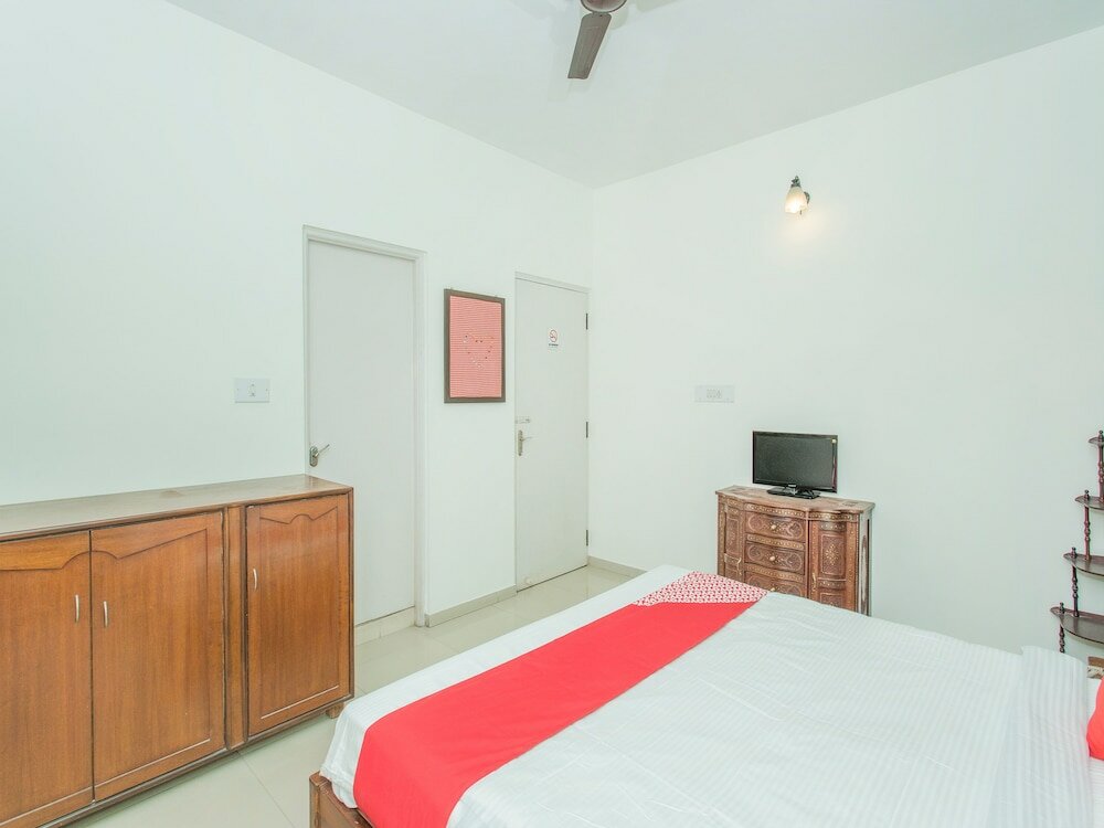 Фото Oyo 761 Hermitage Apartments