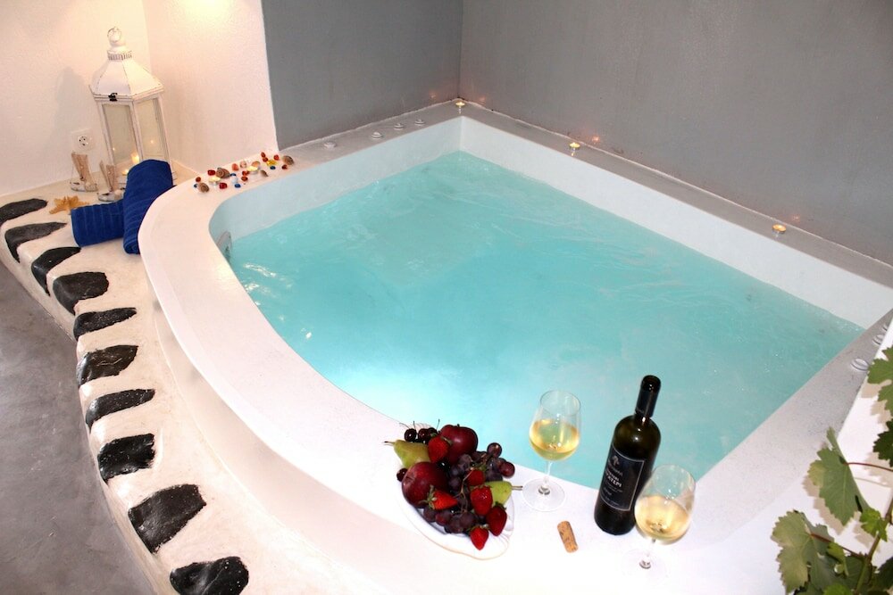 Фото Linos Suites