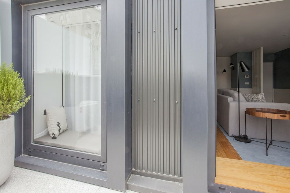 Фото Liiiving In Porto Downtown Luxury Studio