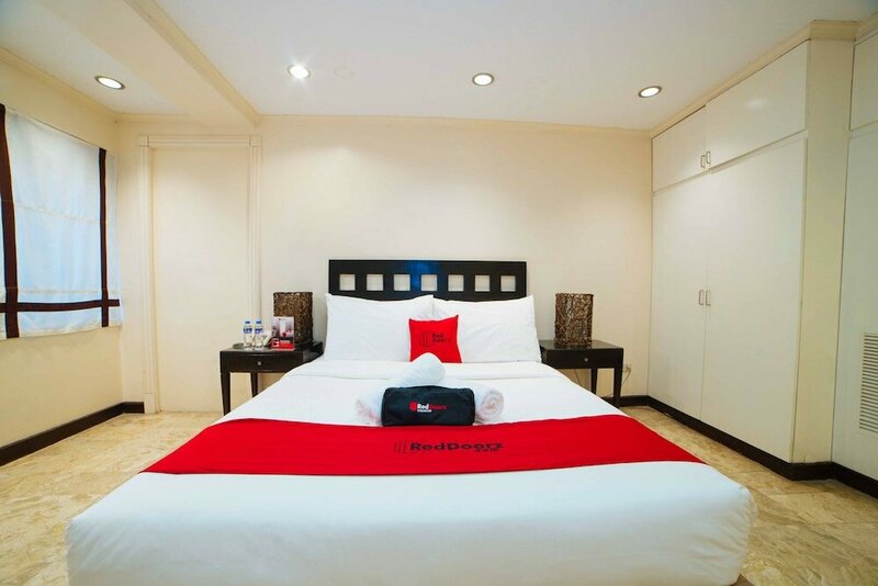 Гостиница RedDoorz Premium near Greenbelt Makati