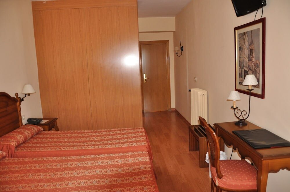 Фото Hostal Tafalla