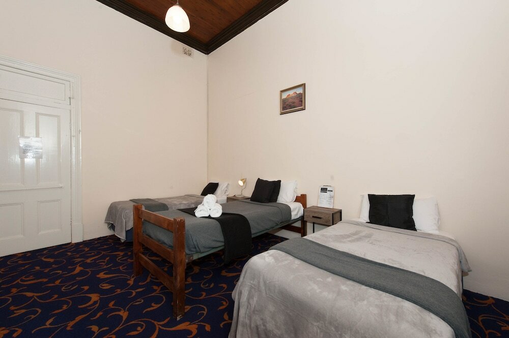 Фото Riverina Hotel