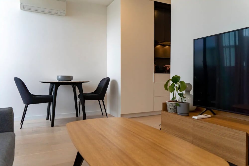 Фото Modern 1 Bedroom Apartment South Yarra