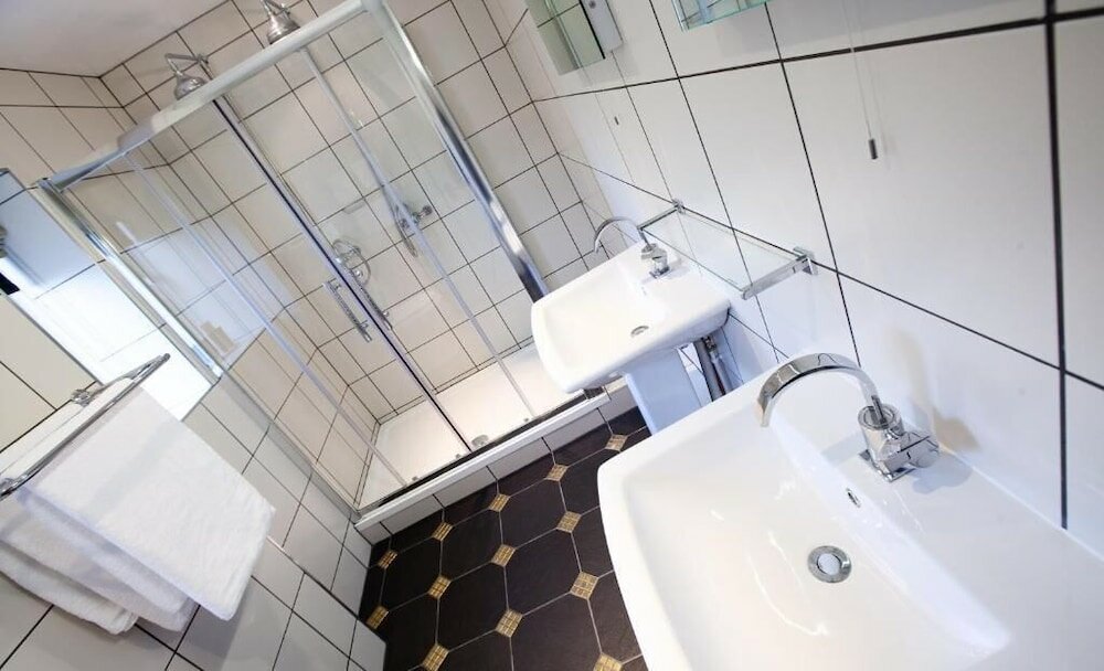 Фото Henley Hotel