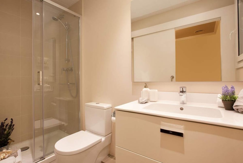 Фото Enjoybcn Coliseum Apartments