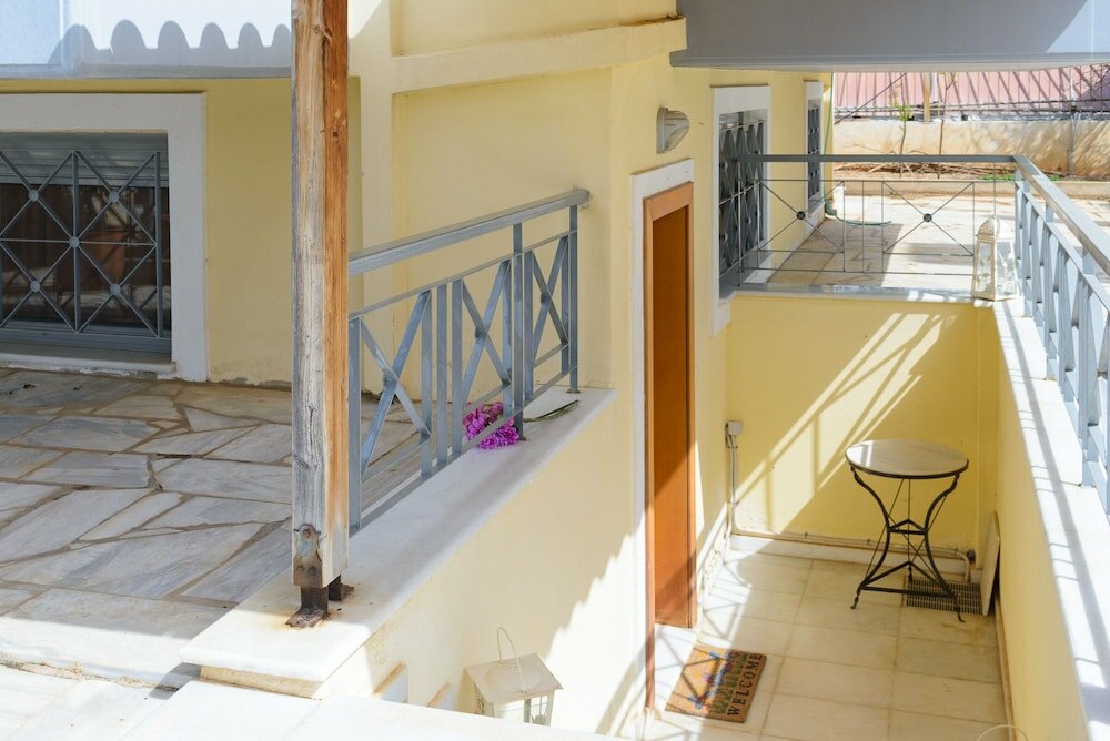 Фото Comfy Vacation Flat Near the Beach