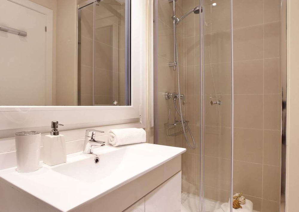 Фото Enjoybcn Coliseum Apartments