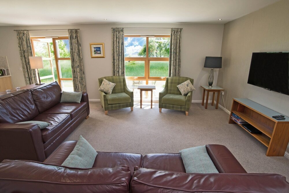 Фото Loch Lomond Waterfront Luxury Lodges