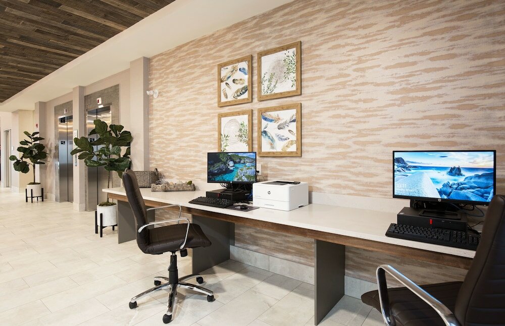 Фото Pomeroy Inn & Suites Prince George