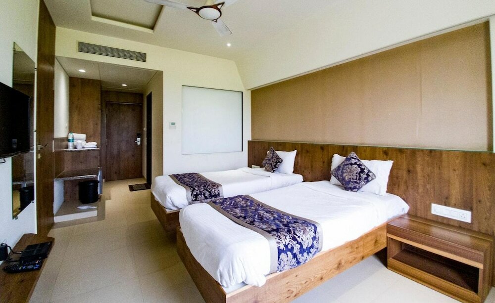 Фото Hotel Grand Parivaar