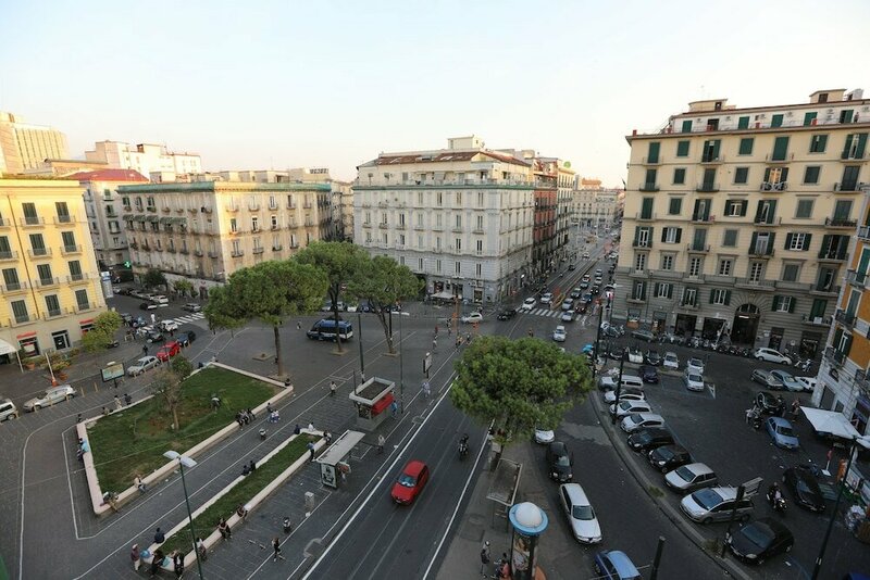 Гостиница The Station Napoli B&B в Неаполе