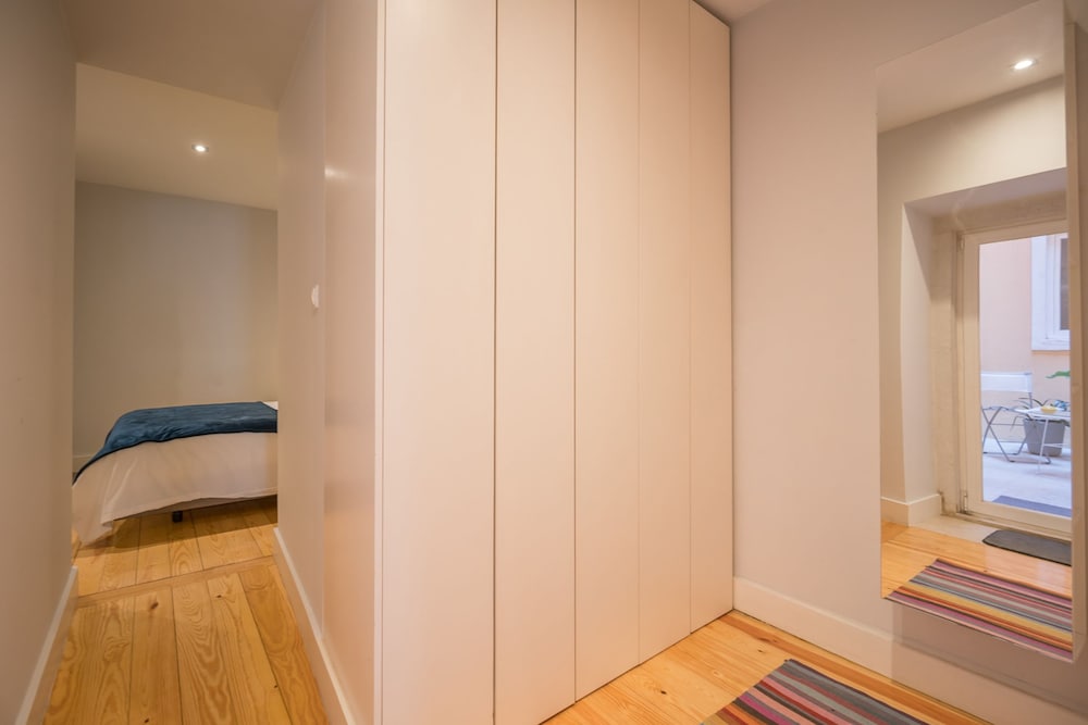 Фото Elegant & Cozy Apartment