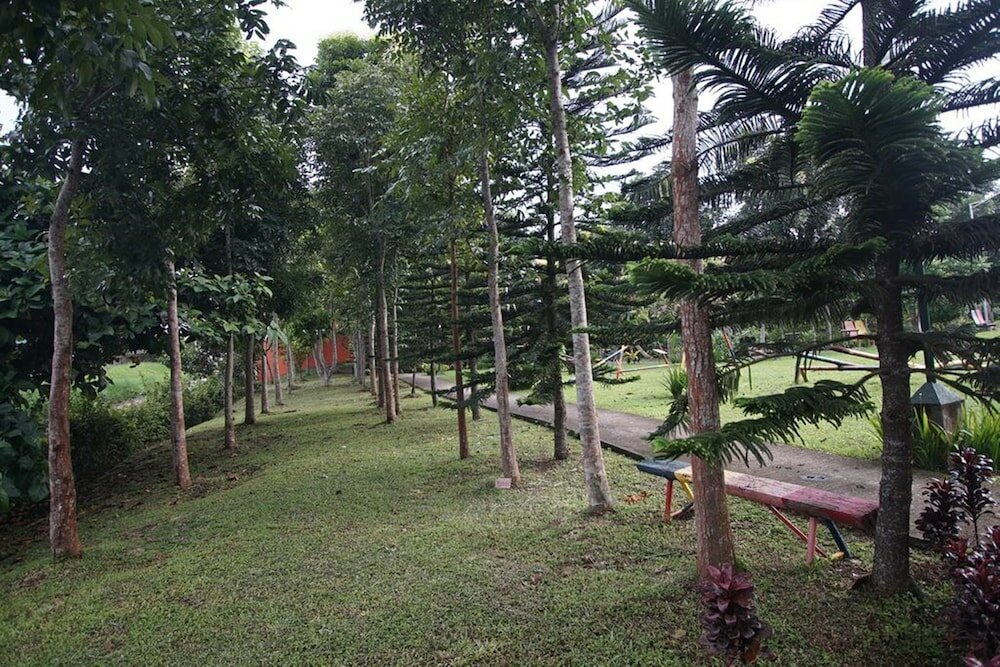 Фото Charming Tagaytay Vacation Home