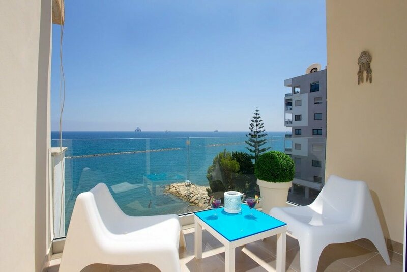 Гостиница Seaside Luxury Beach Apartment в Лимассоле