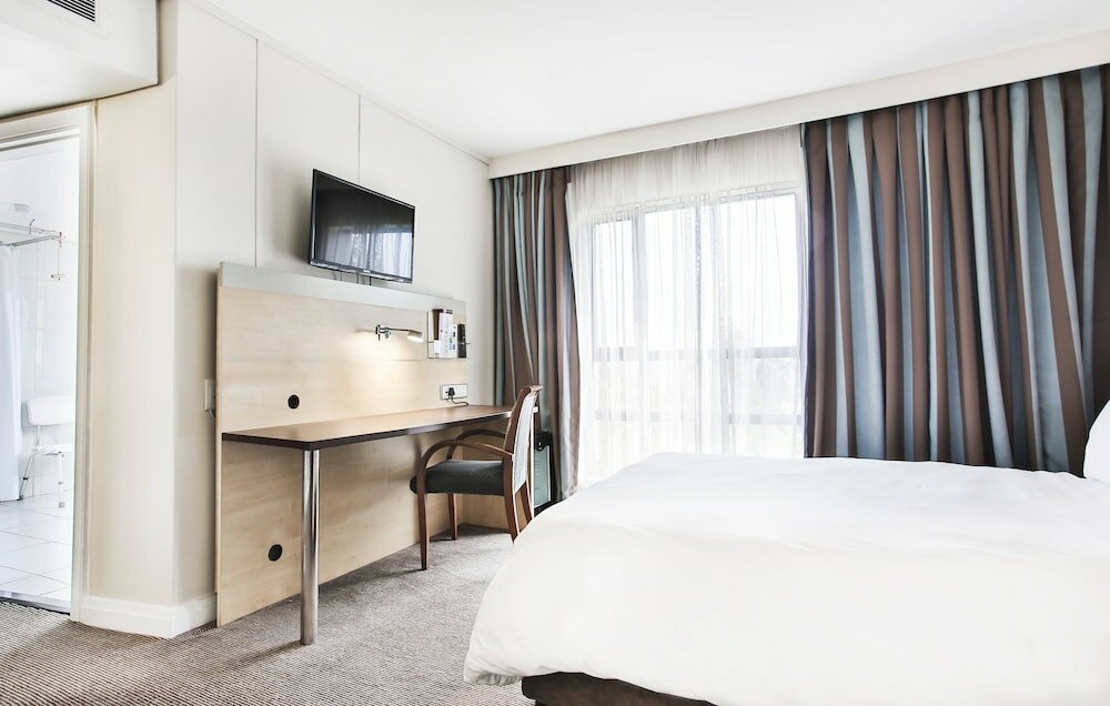 Фото Holiday Inn Express Sandton Woodmead, an Ihg Hotel