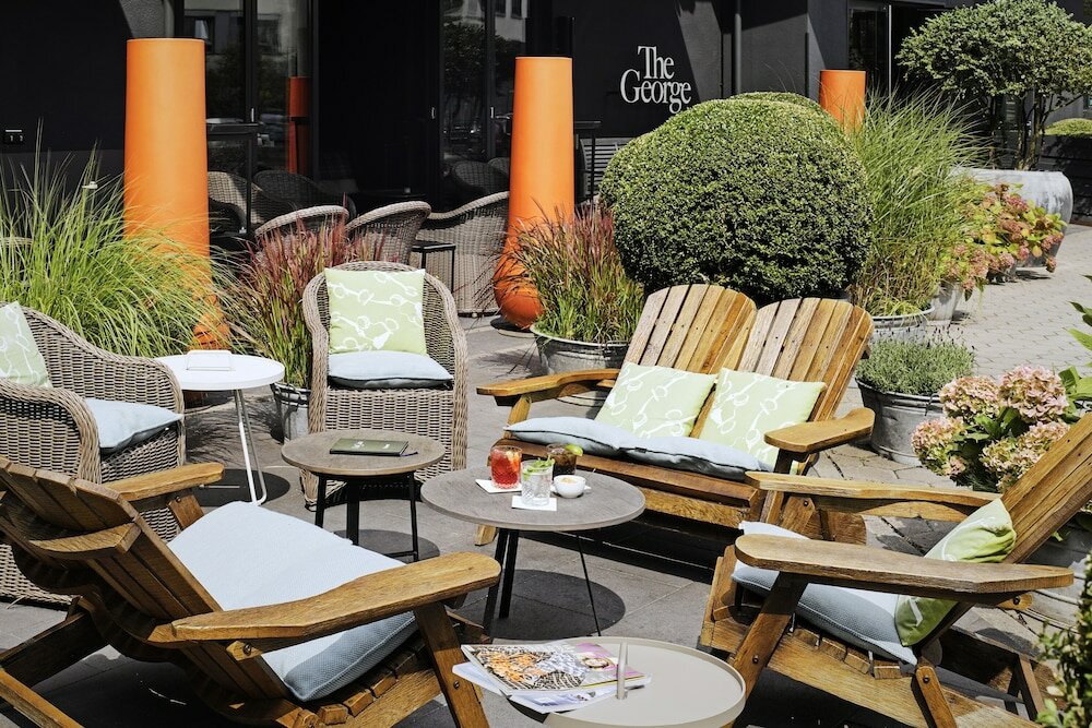 Фото The George Hotel
