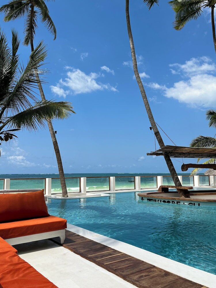 Фото Tiki Beach Club and Resort