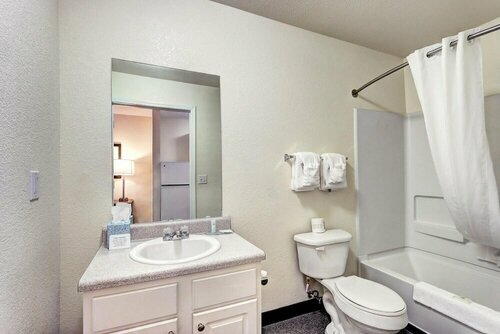 Гостиница Suburban Studios Westminster Denver North в Торнтоне