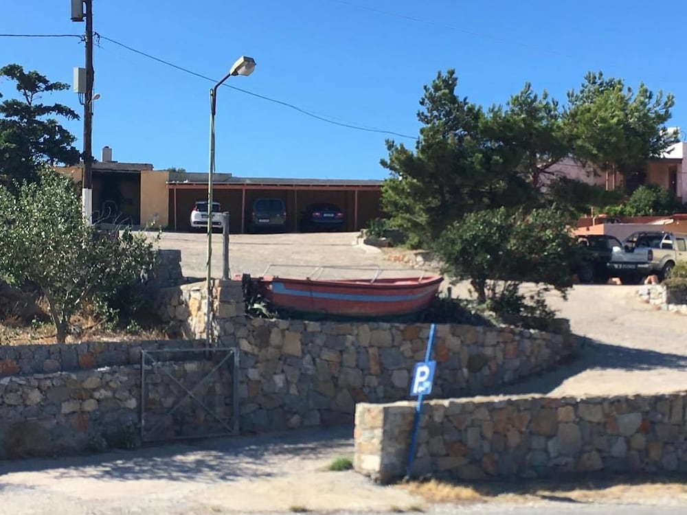 Фото Ambeles Apartments