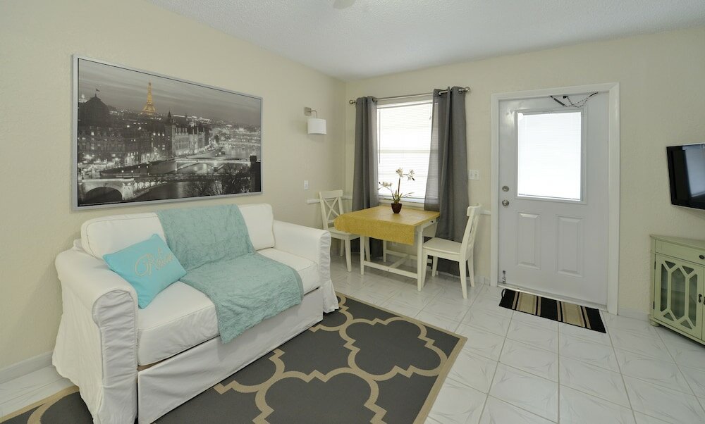 Фото Hollywood by the Sea Hotel