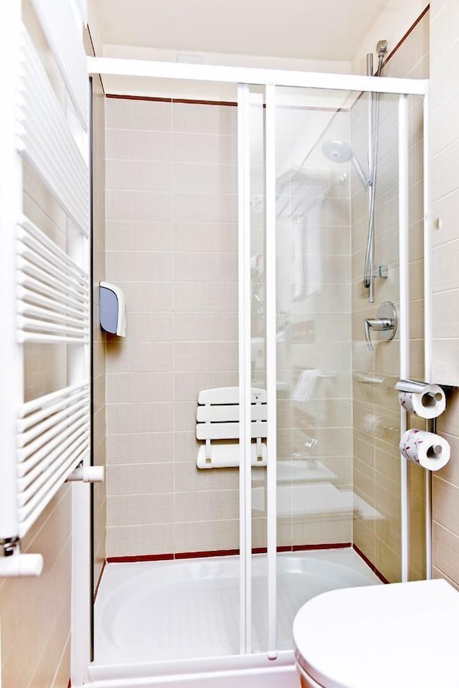 Фото Merulana Inn