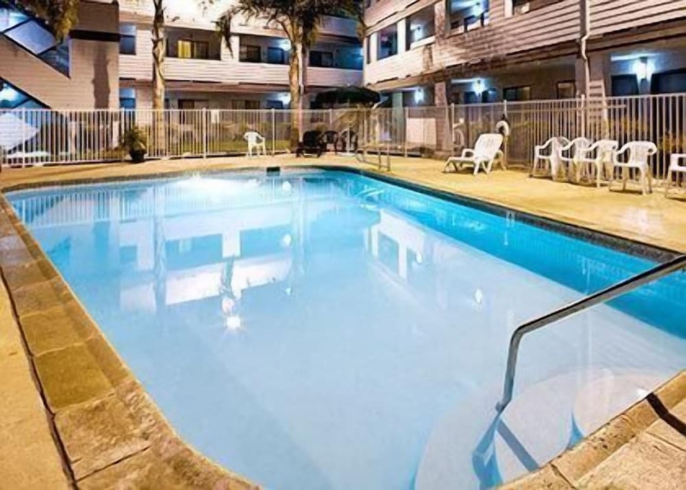 Фото Heritage Inn San Diego