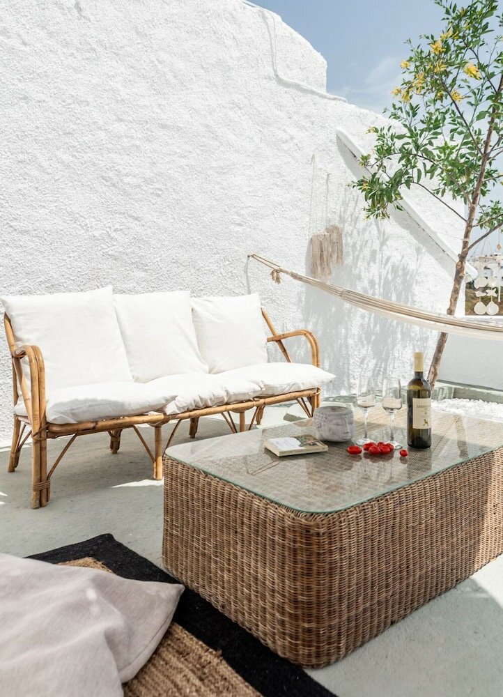 Фото Salty Caves Apartments Milos