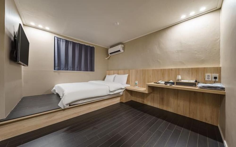 Фото Suwon Movie Motel