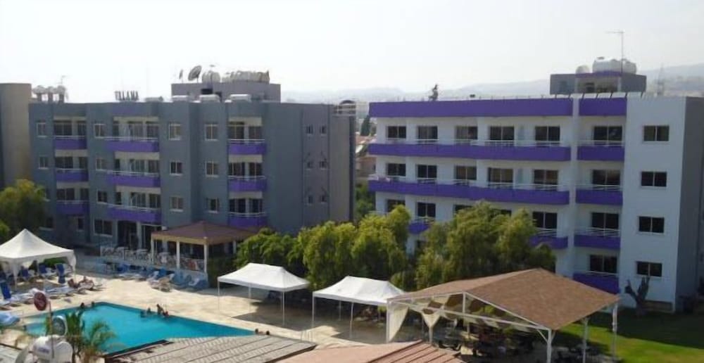 Фото Valana Hotel Apartments