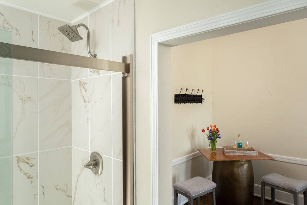 Фото Magnolia Manor and Chapel