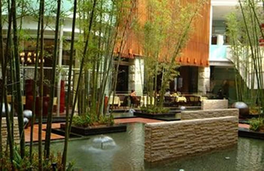 Фото Royal Garden Hotel