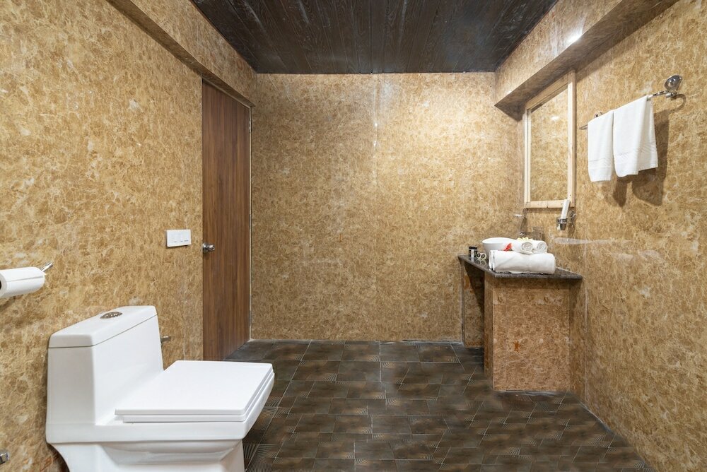 Фото Amadi Beach Front Resort