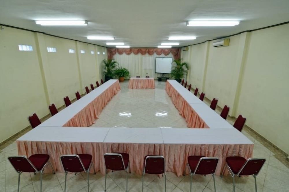 Фото Taman Rosani Hotel