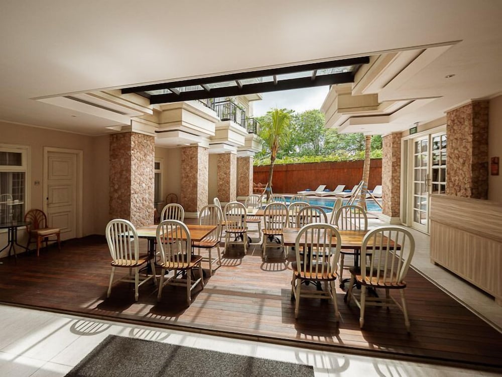 Фото Alron Hotel Kuta Powered by Archipelago