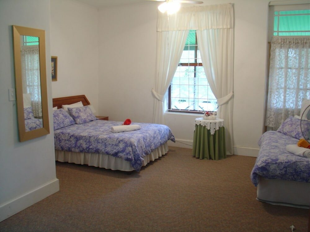 Фото District Six Guesthouse