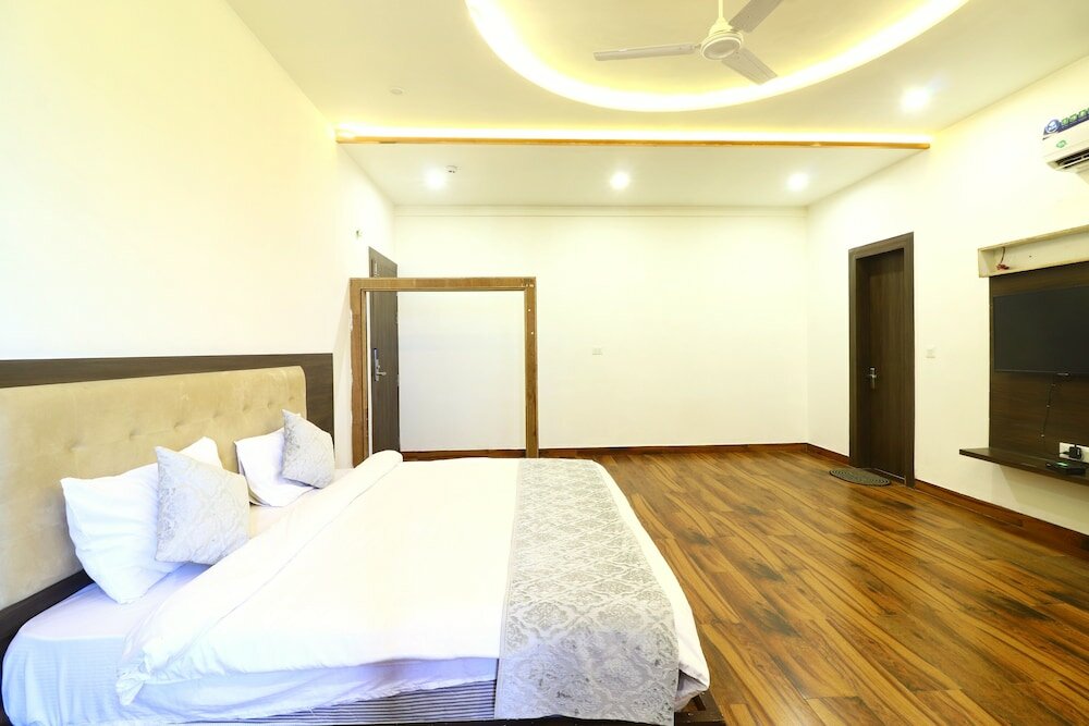 Фото Hotel Taj Venture by Park Tree