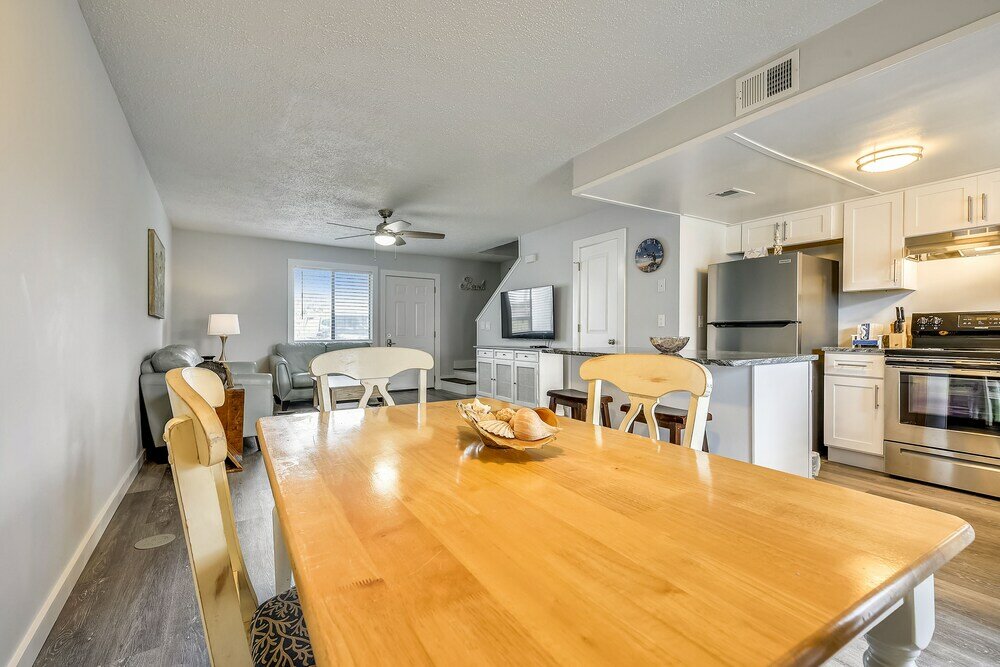 Фото Happy Herron by Book That Condo